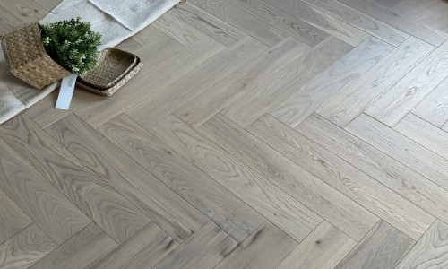 Raw Oak Bandsaw Herringbone Engineered Wood Flooring